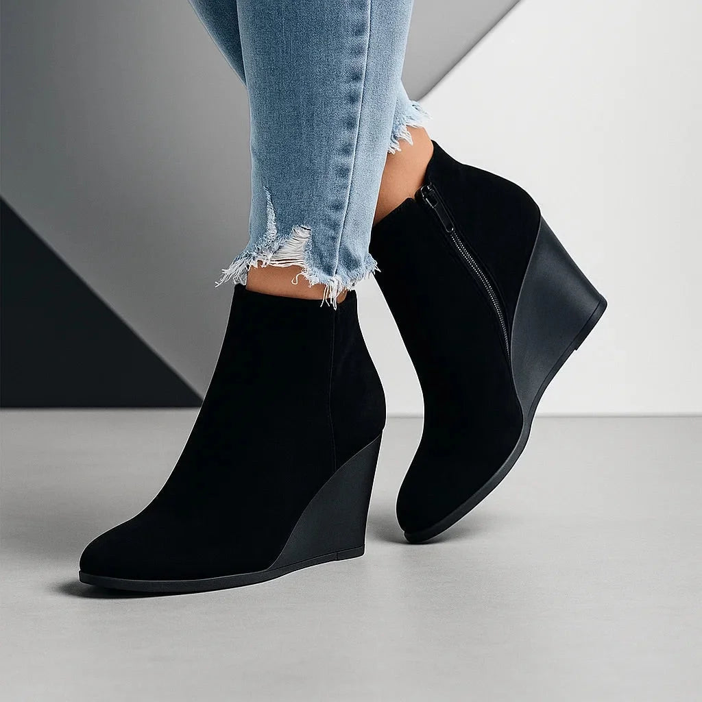 Women's heeled wedge side cut-out ankle winter boots in Black