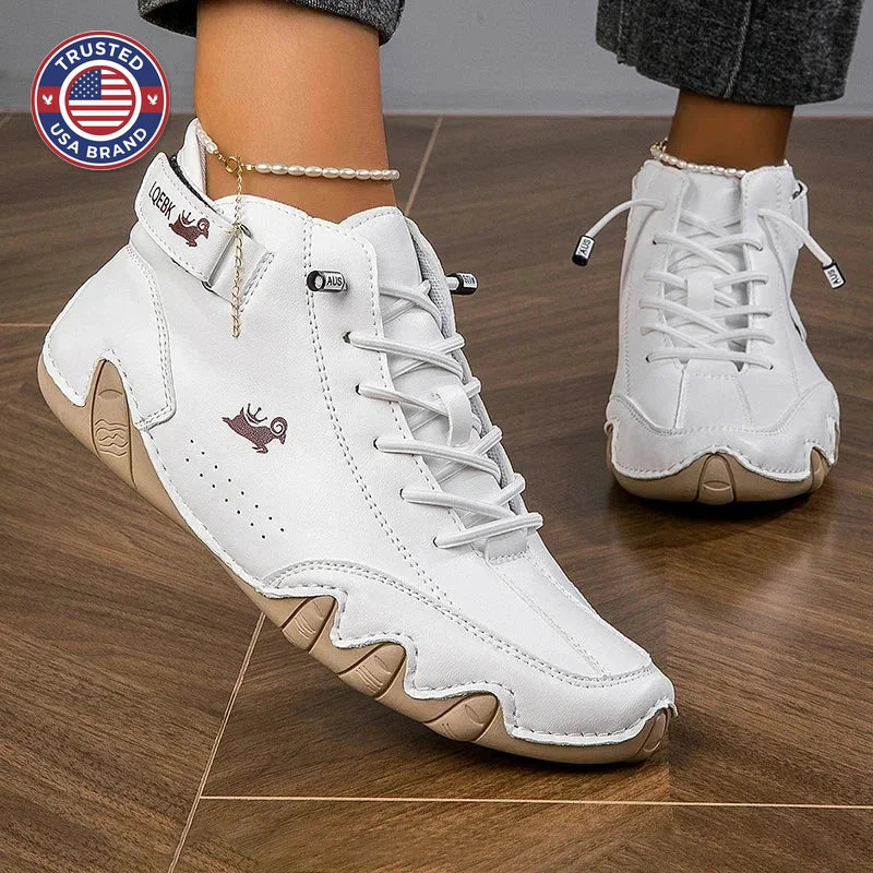Women's suede lace-up ankle winter boots with contrast stitching - Brown
