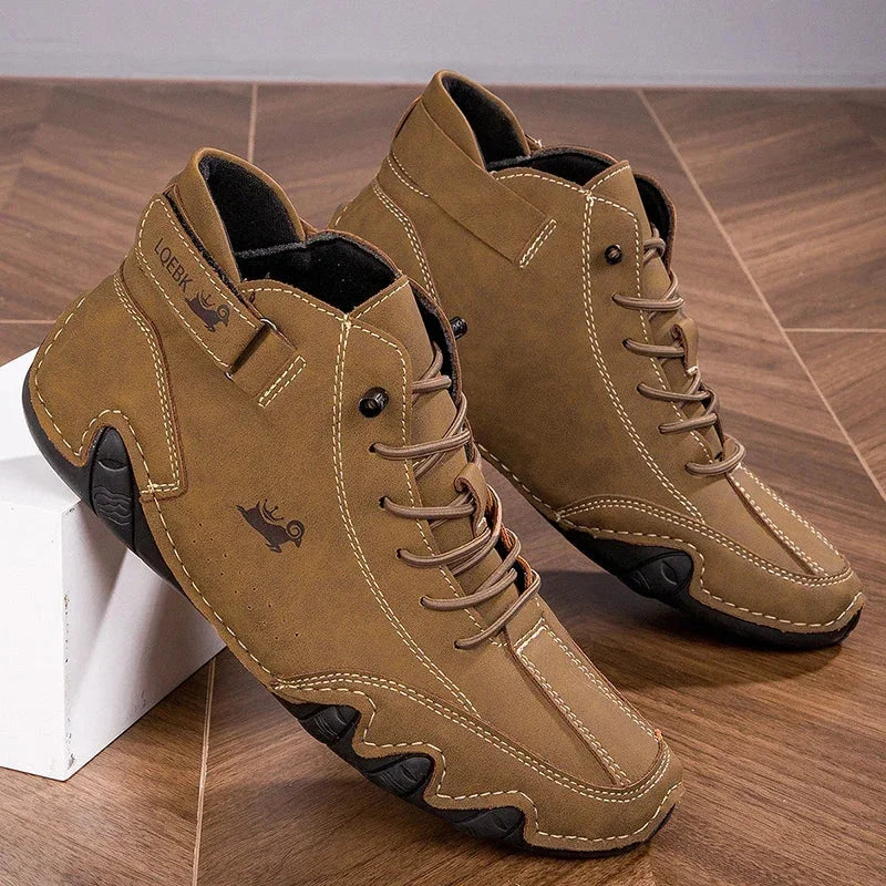 Women's suede lace-up ankle winter boots with contrast stitching - Brown
