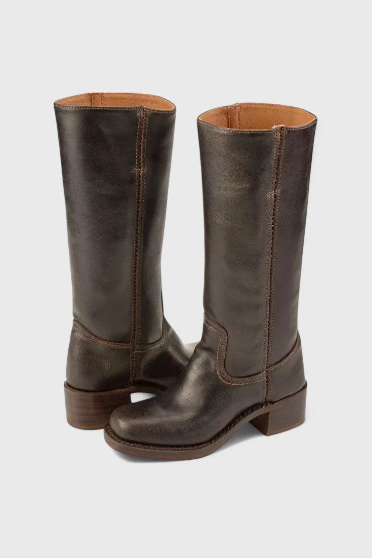 Modern Classic Winter Boots for All-Season Wear