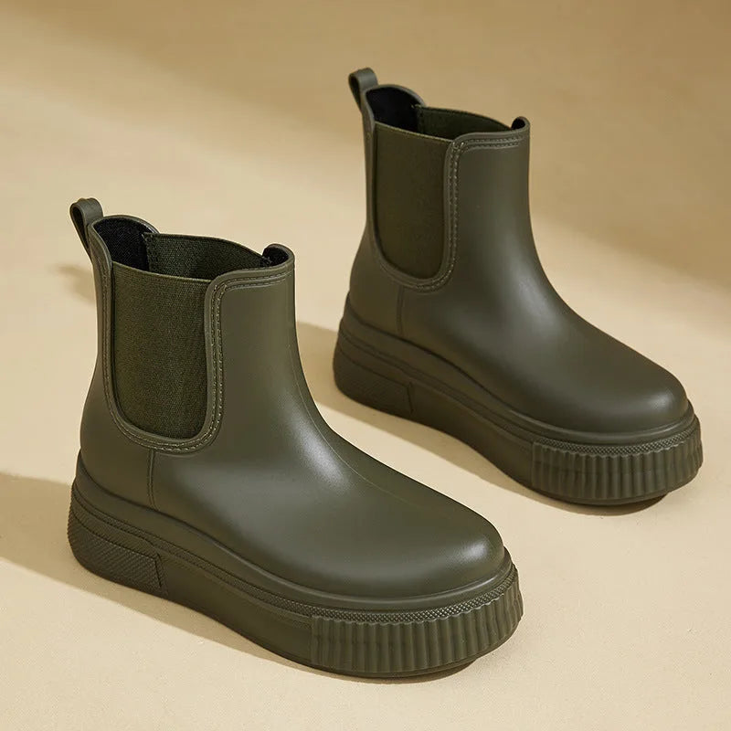 Women's winter chelsea boots with chunky platform sole