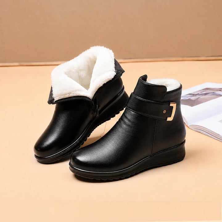 Women's faux leather side zip ankle winter boots with fur lining