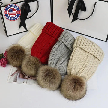Women's ribbed winter top with detachable faux fur pom-pom