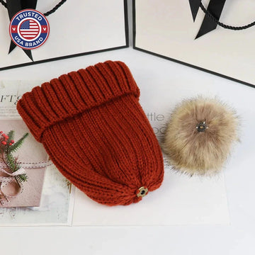 Women's ribbed winter top with detachable faux fur pom-pom