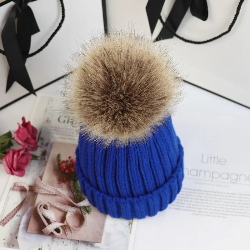 Women's ribbed winter top with detachable faux fur pom-pom