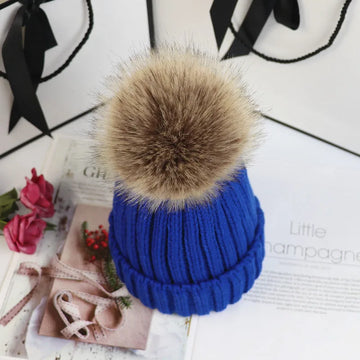 Women's ribbed winter top with detachable faux fur pom-pom