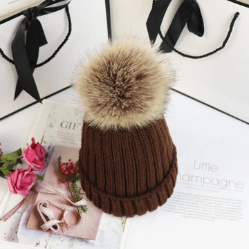 Women's ribbed winter top with detachable faux fur pom-pom