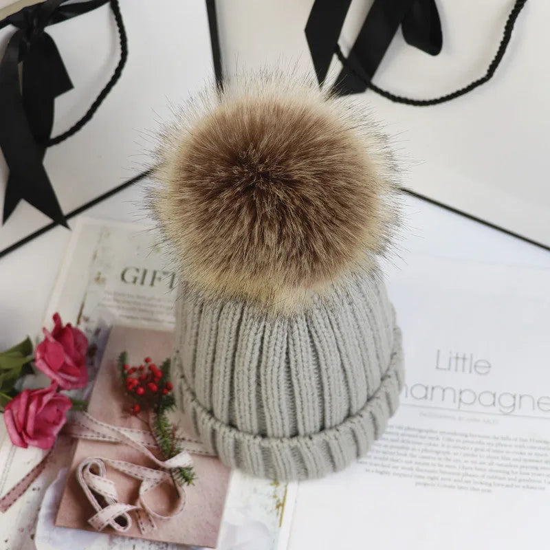 Women's ribbed winter top with detachable faux fur pom-pom