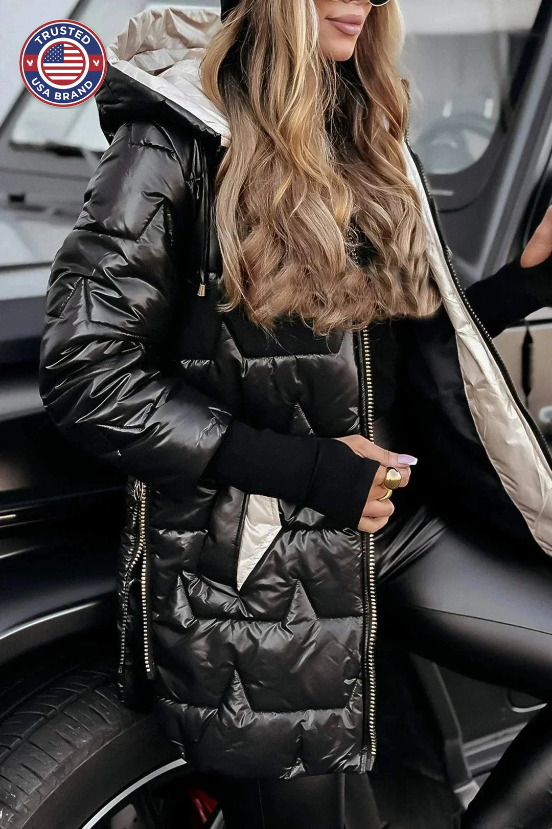 Women's zip-up hooded winter quilted coat with ribbed cuffs