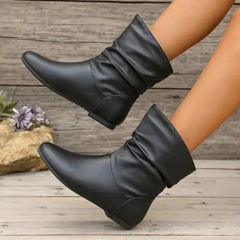 Women's slouched flat ankle winter boots in Black