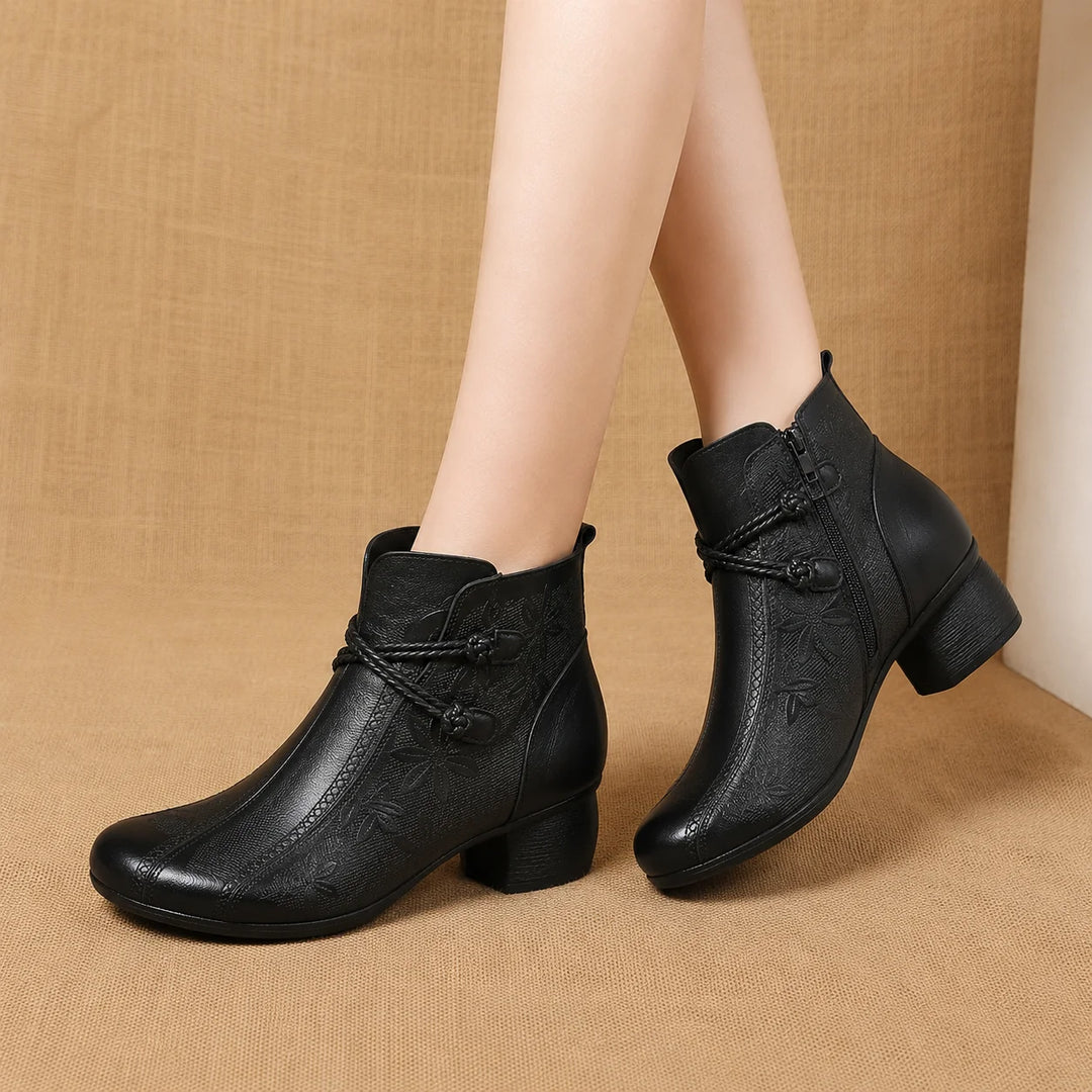 Women's heeled ankle winter boots, leather, leaf detail in Black