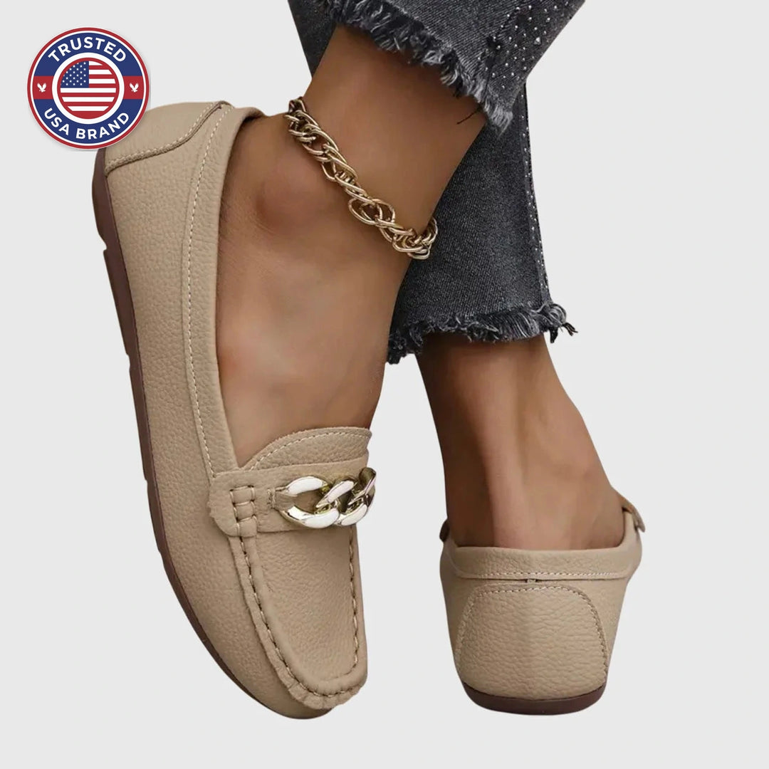 Women's orthopedic winter loafers with gold-tone chain detail - White