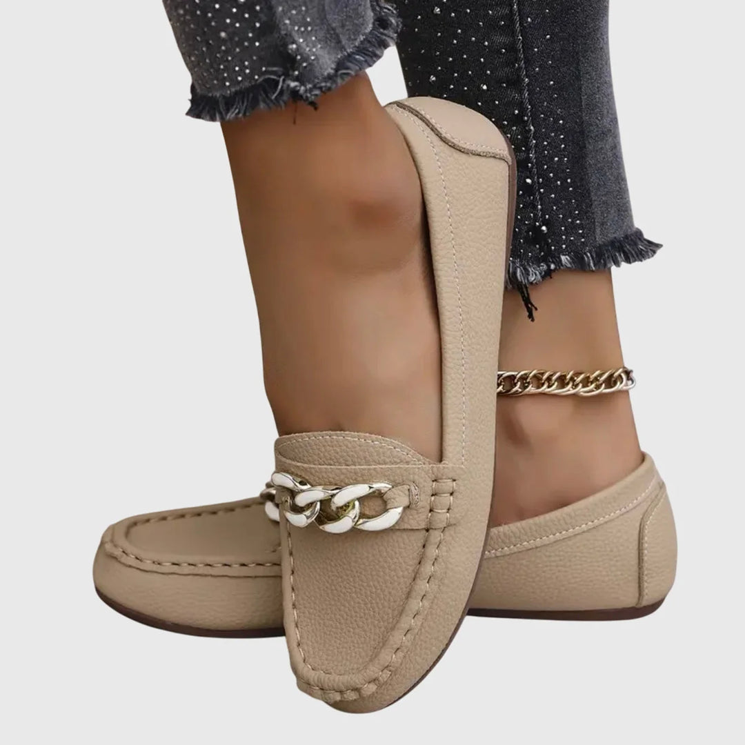 Women's orthopedic winter loafers with gold-tone chain detail - White