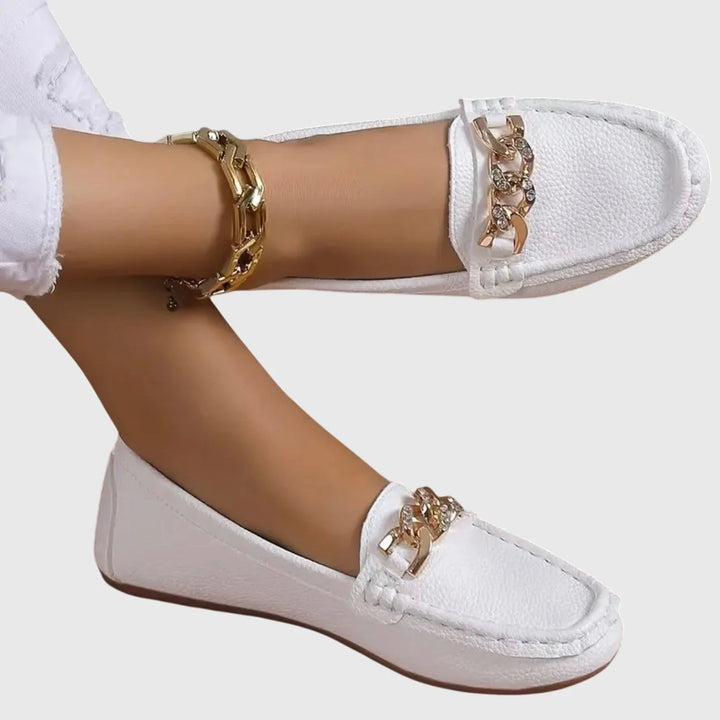 Women's orthopedic winter loafers with gold-tone chain detail - White