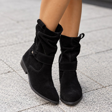 Women's heeled winter boots with slouchy calf shaft in Black
