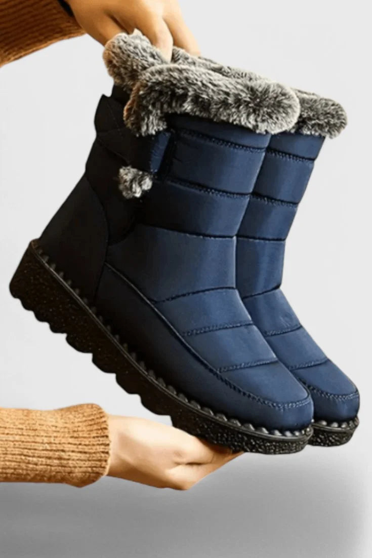 Women's quilted waterproof ankle winter boots with faux fur trim - Blue