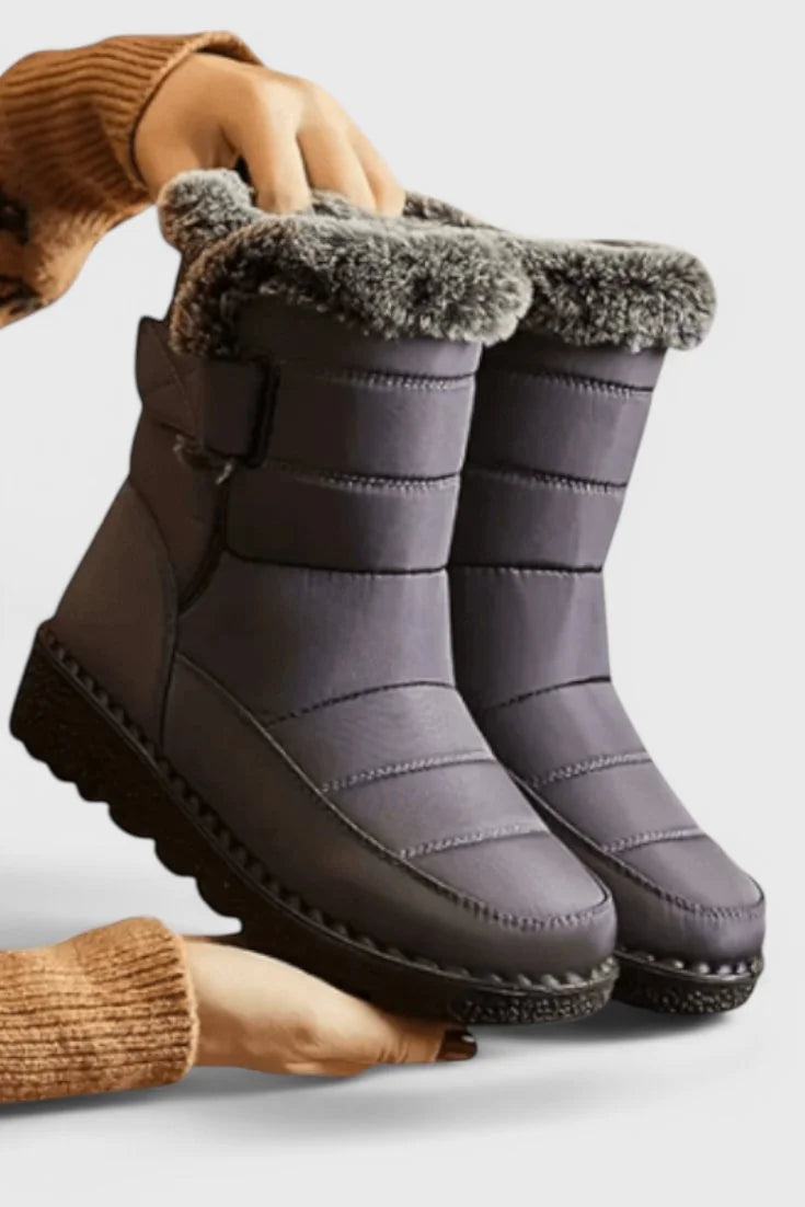 Women's quilted waterproof ankle winter boots with faux fur trim - Blue
