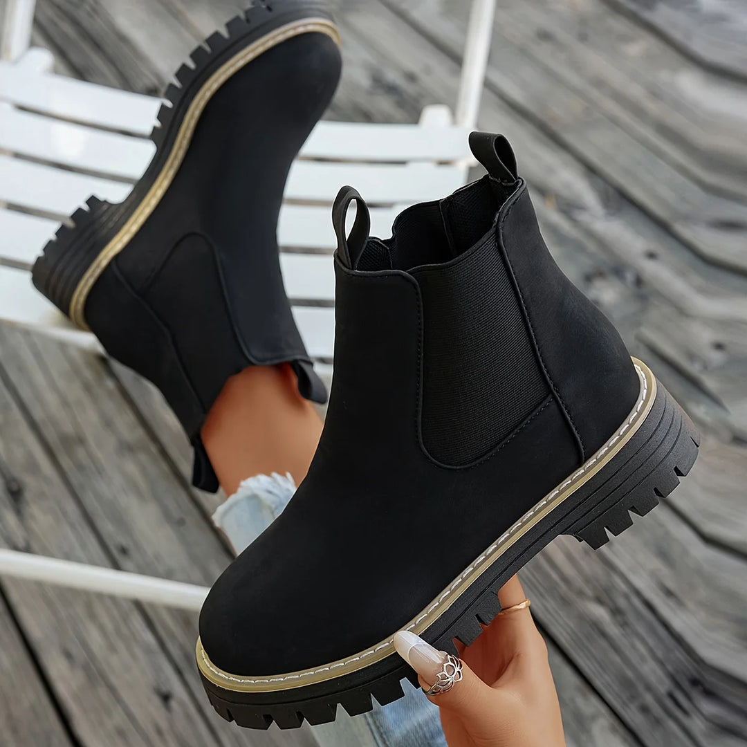 Women's winter ankle chelsea boots with elastic side panels and pull tabs in Black