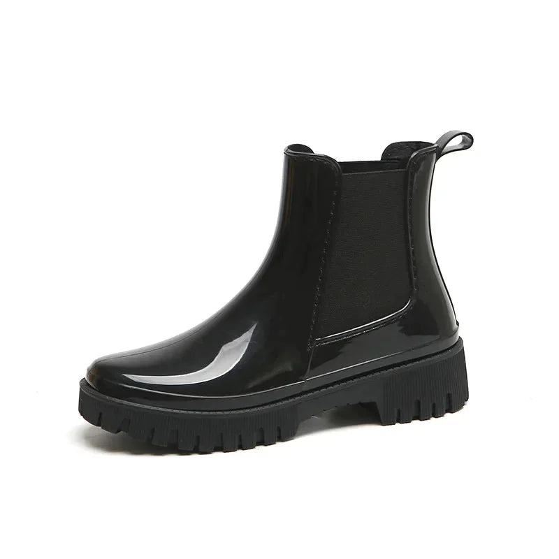 Women's winter chelsea boots, chunky waterproof in Black