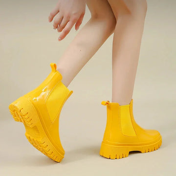 Women's winter chelsea boots, chunky waterproof in Yellow