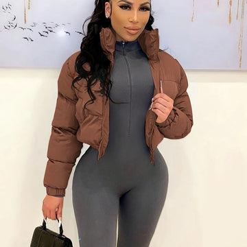 Women's cropped winter puffer jacket with zipper closure in Brown