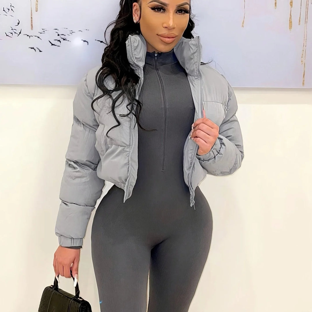 Women's cropped winter puffer jacket with zipper closure in Grey