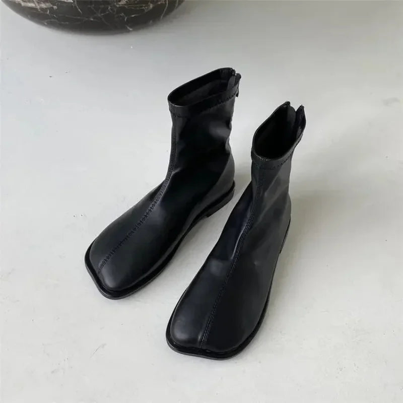 Women's winter ankle boots with elastic in Black