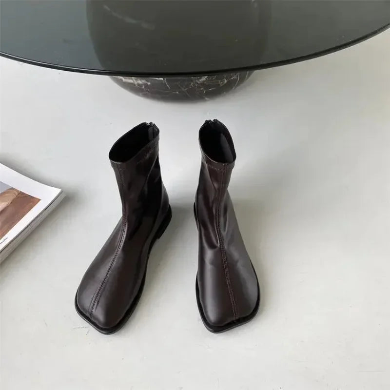 Women's winter ankle boots with elastic in Coffee
