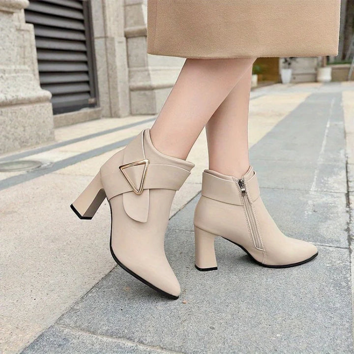Women's pointed-toe block-heel winter ankle boots in Black