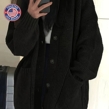 Women's relaxed button-front winter cardigan with pockets