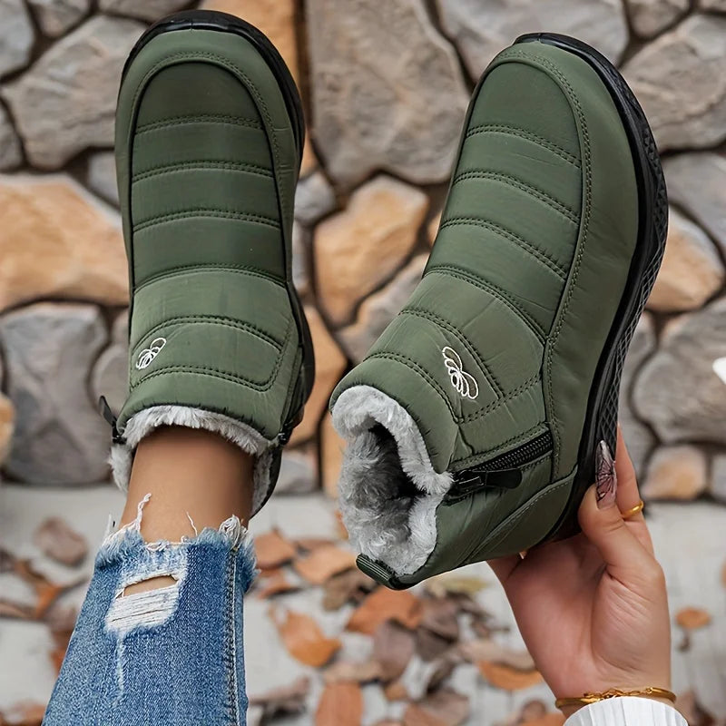 Women's ankle winter snow boots with quilted upper in Green
