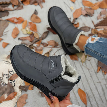 Women's ankle winter snow boots with quilted upper in Grey
